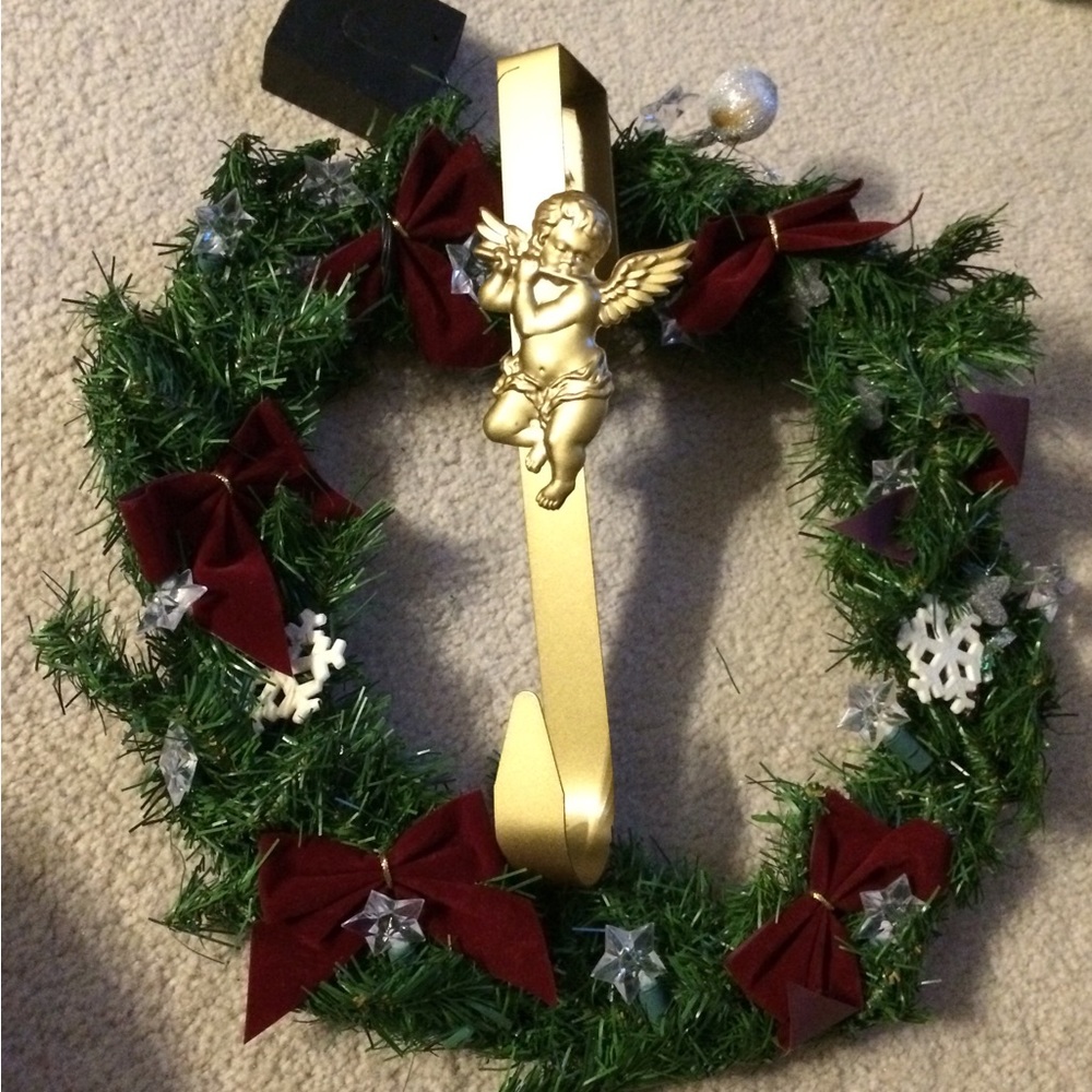 Christmas Wreath and Hanger Cherub Stars Bows Snowflake Green Red Gold Silver